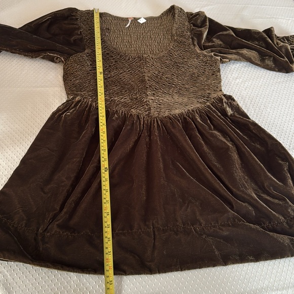 FREE PEOPLE Brown is the new Black Farrier Velvet Smocked Mini Dress New - Picture 4 of 4